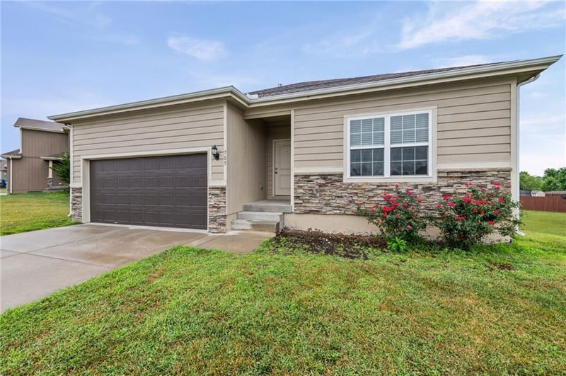 705 111th Ter, Kansas City, MO 64155
