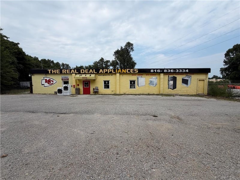 8918 Winner Rd, Independence, MO 64052