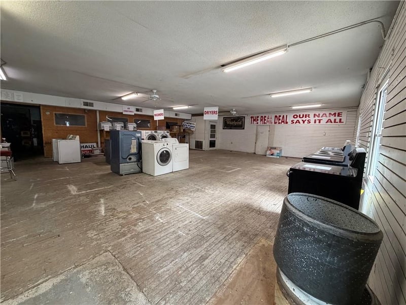 8918 Winner Rd, Independence, MO 64052