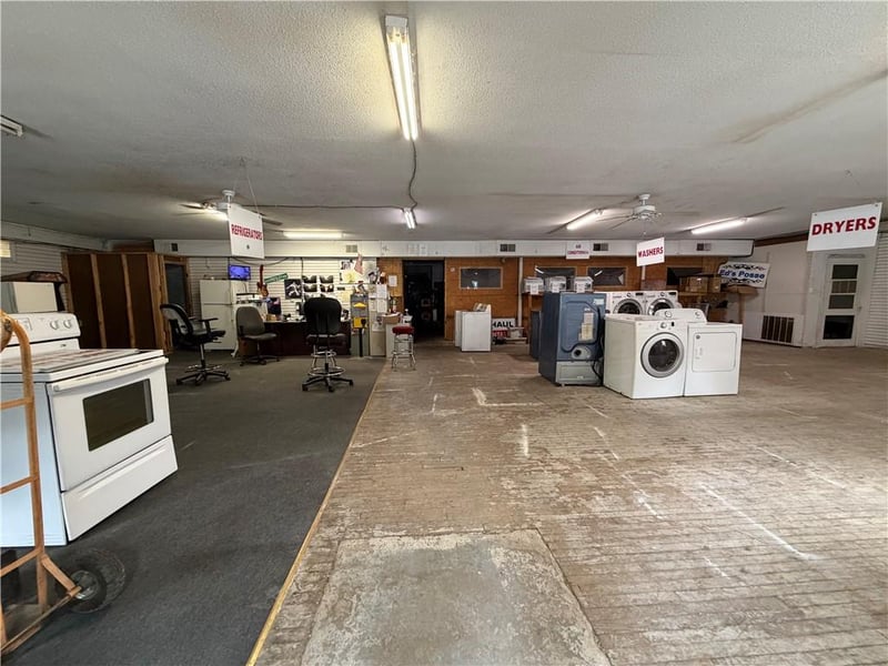 8918 Winner Rd, Independence, MO 64052