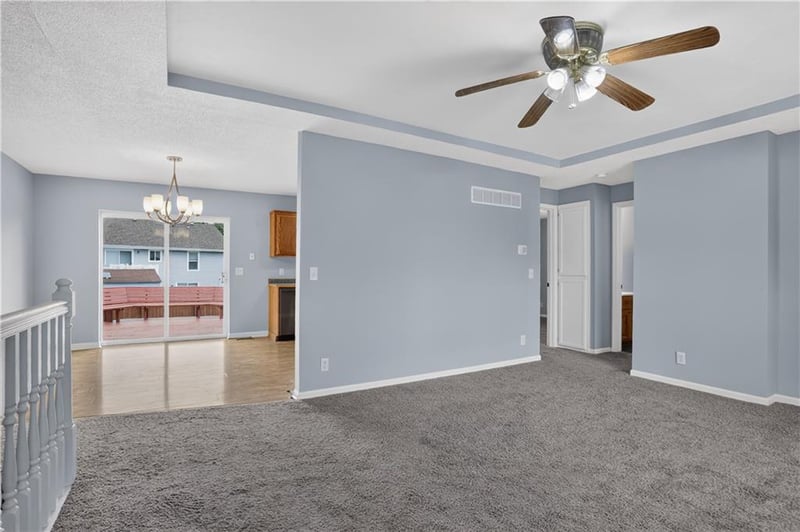 806 Garnet Cir, Smithville, MO 64089