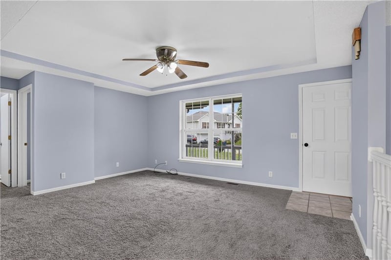806 Garnet Cir, Smithville, MO 64089