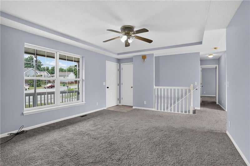 806 Garnet Cir, Smithville, MO 64089