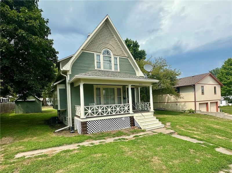 1015 2nd St, Maryville, MO 64468
