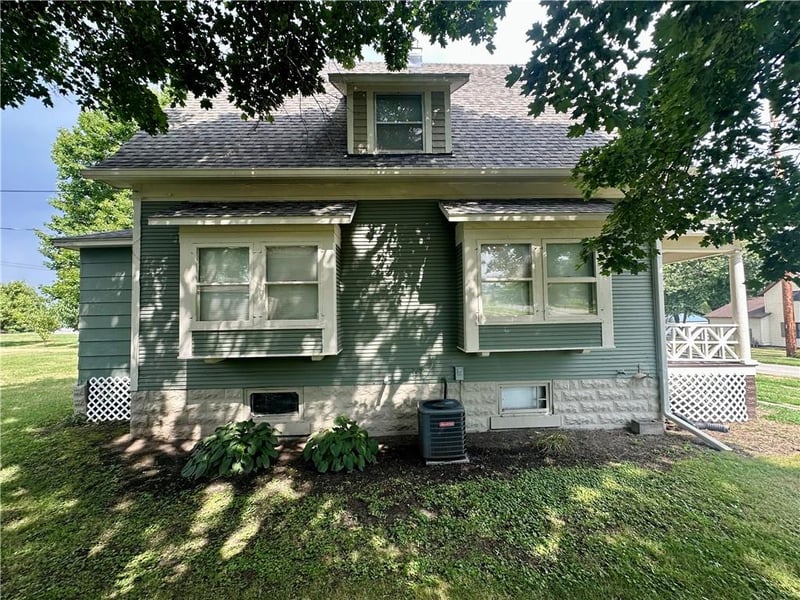 1015 2nd St, Maryville, MO 64468