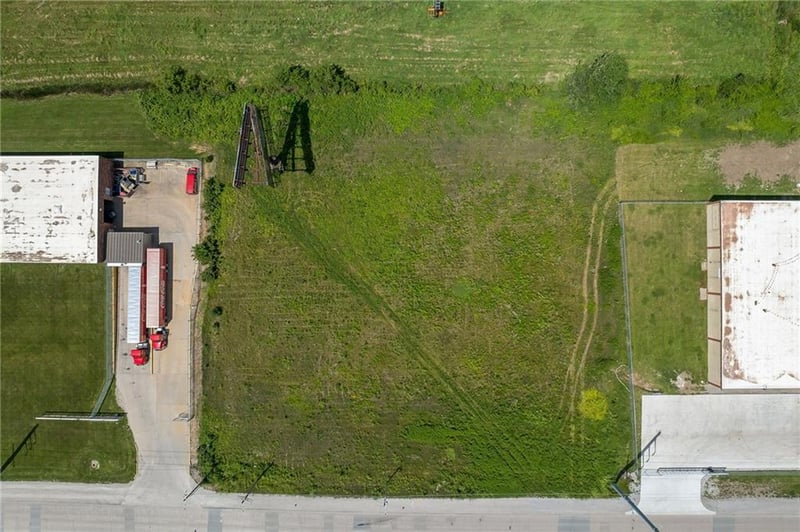 3702 S Leonard Rd, St Joseph, MO 64503