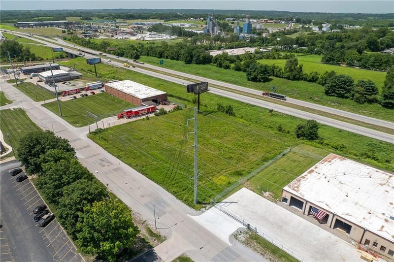 3702 S Leonard Rd, St Joseph, MO 64503
