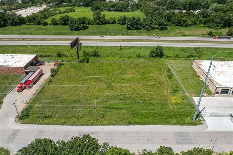3702 S Leonard Rd, St Joseph, MO 64503