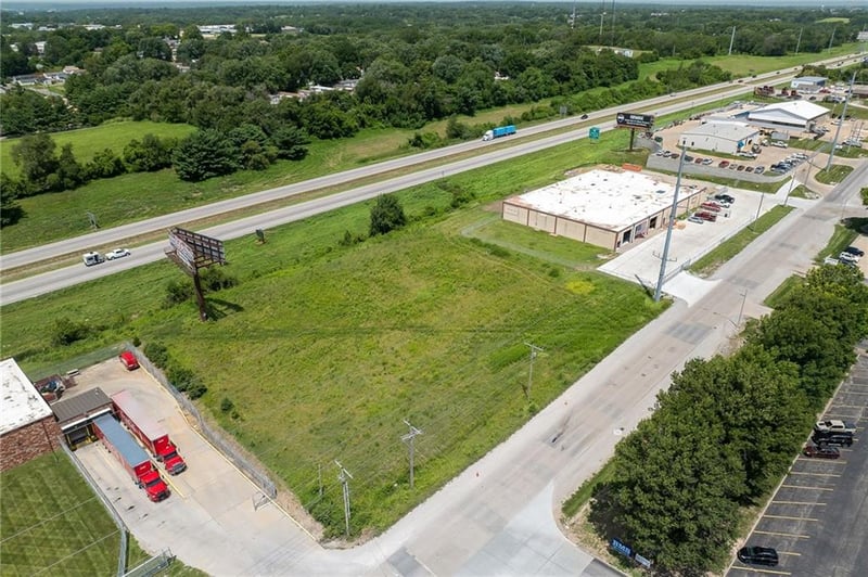 3702 S Leonard Rd, St Joseph, MO 64503