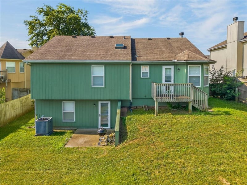 208 112th Ter, Kansas City, MO 64155