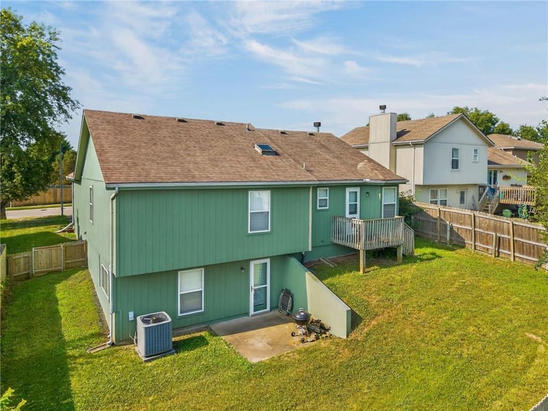 208 112th Ter, Kansas City, MO 64155