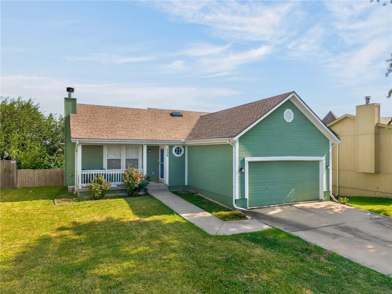 208 112th Ter, Kansas City, MO 64155