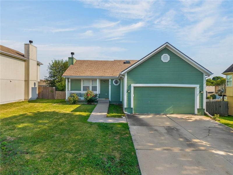 208 112th Ter, Kansas City, MO 64155