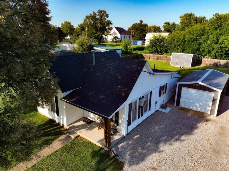 312 Sycamore St, Fairview, KS 66425