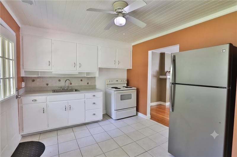 4813 Canterbury St, Roeland Park, KS 66205