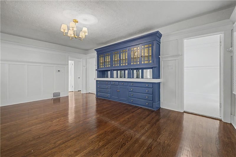 5633 Harrison St, Kansas City, MO 64110