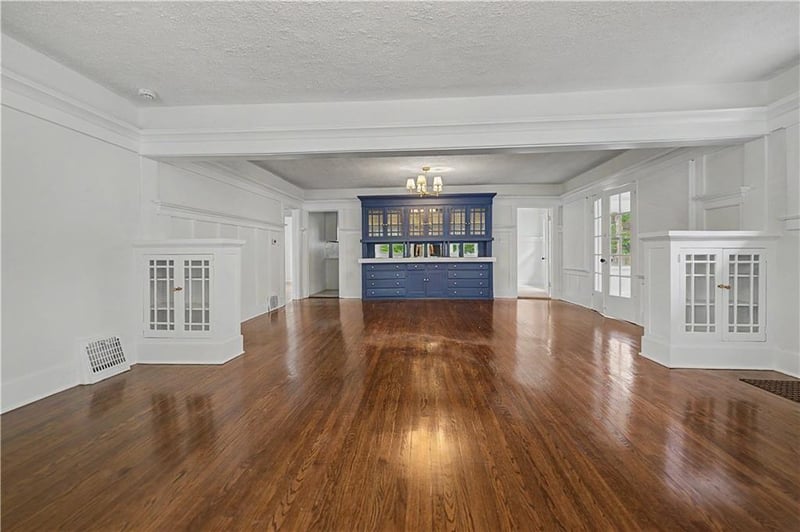 5633 Harrison St, Kansas City, MO 64110