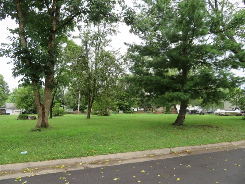405 Ottawa St, Paola, KS 66071