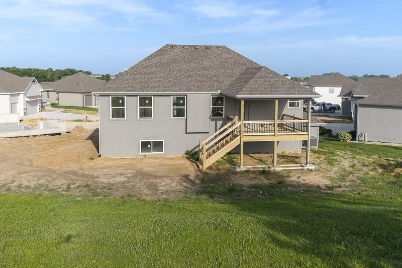 15589 Sheridan Ct, Basehor, KS 66007