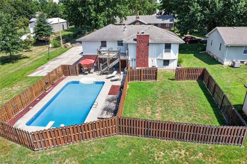 408 Walnut St, Odessa, MO 64076