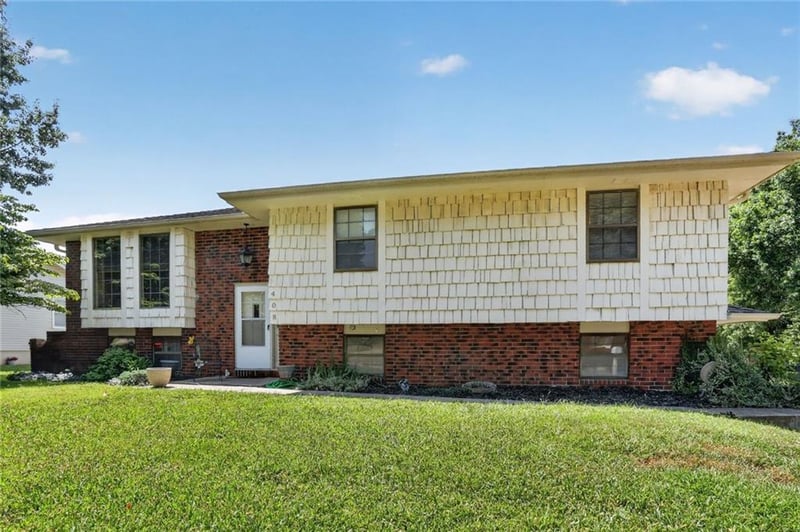 408 Walnut St, Odessa, MO 64076