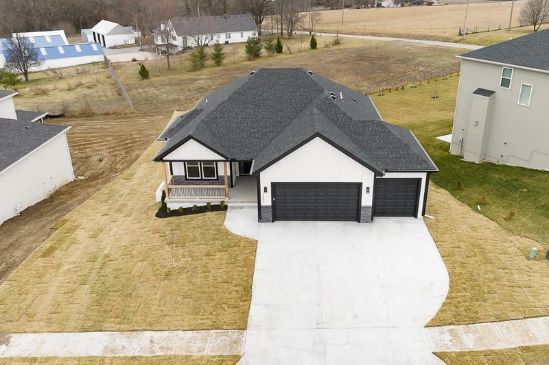 15618 Austin Ct, Basehor, KS 66007