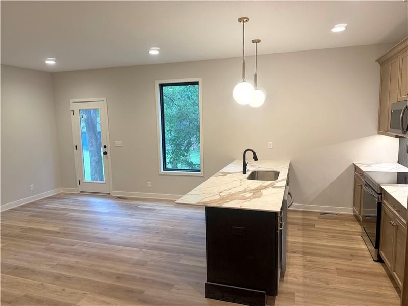 506 15th St, Blue Springs, MO 64015