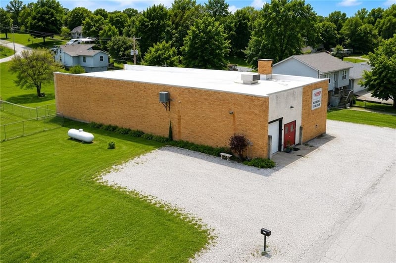 205-207 W Brasfield St, Smithville, MO 64089