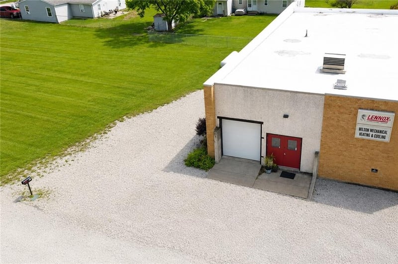 205-207 W Brasfield St, Smithville, MO 64089