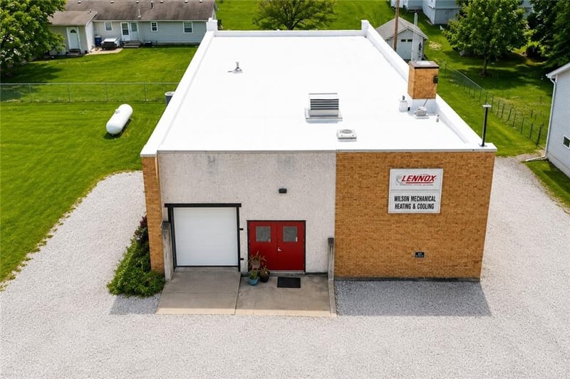 205-207 W Brasfield St, Smithville, MO 64089