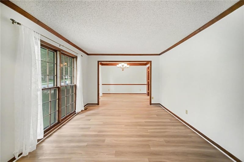 12904 W 70th Ter, Shawnee, KS 66216