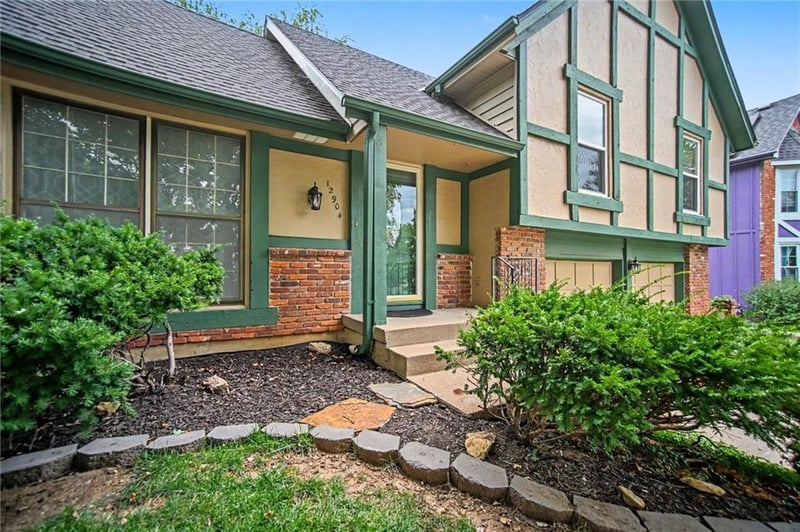 12904 W 70th Ter, Shawnee, KS 66216