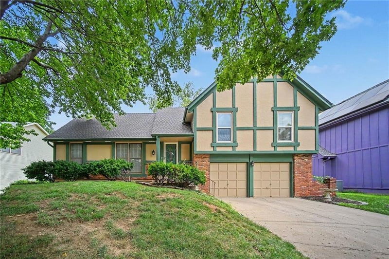 12904 W 70th Ter, Shawnee, KS 66216