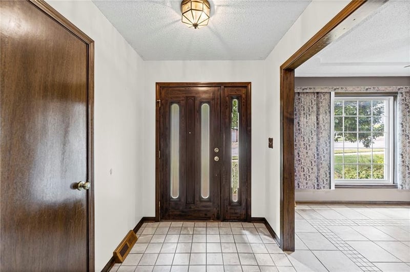 8210 Virginia Ave, Kansas City, MO 64118