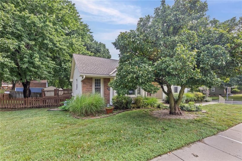 8210 Virginia Ave, Kansas City, MO 64118