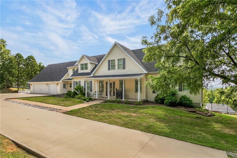 1403 Paxton St, Mound City, MO 64470
