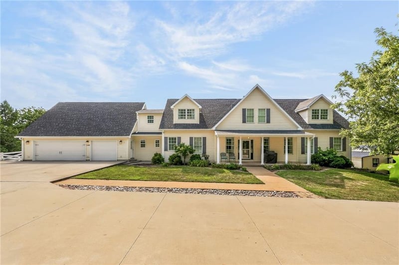1403 Paxton St, Mound City, MO 64470