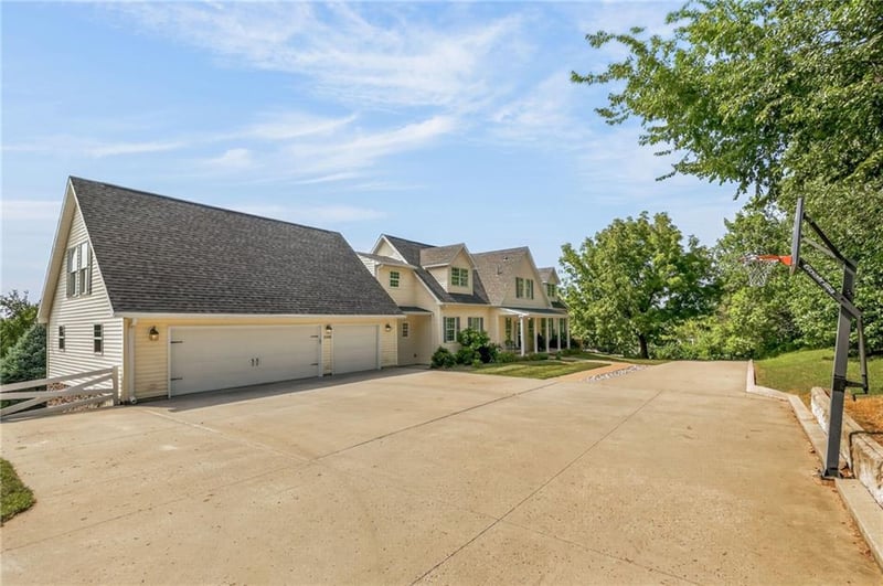 1403 Paxton St, Mound City, MO 64470