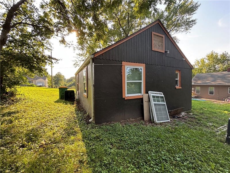 2501 35th St, Kansas City, KS 66104
