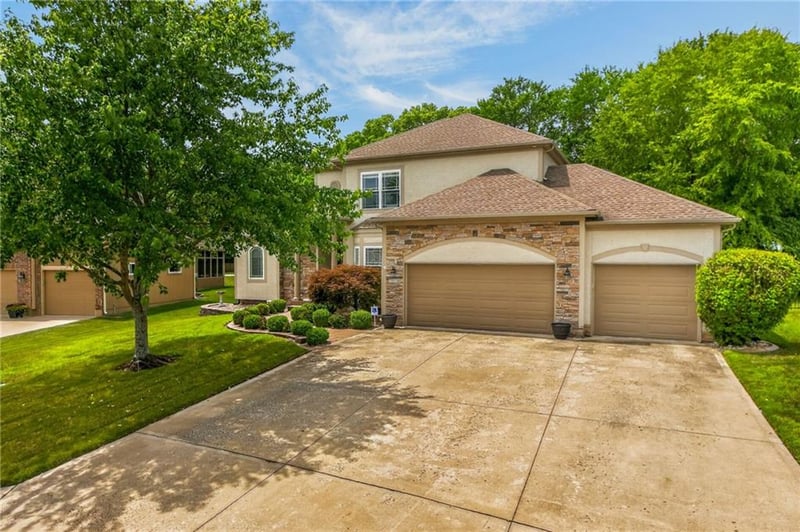 2529 Kristin Dr, Lee's Summit, MO 64082