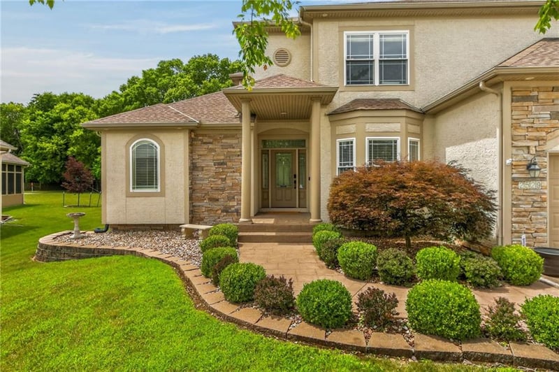 2529 Kristin Dr, Lee's Summit, MO 64082