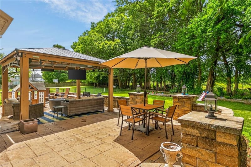 2529 Kristin Dr, Lee's Summit, MO 64082
