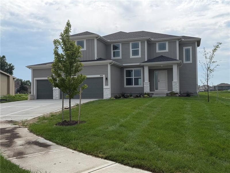 16978 Brentwood St, Olathe, KS 66062