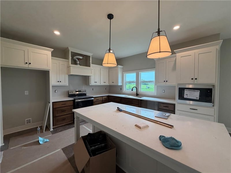 16978 Brentwood St, Olathe, KS 66062