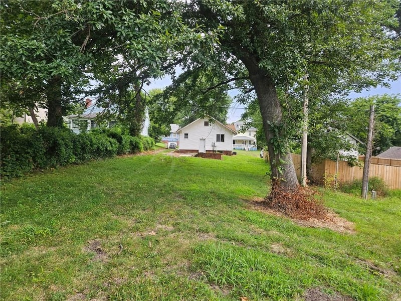 413 22nd St, Higginsville, MO 64037
