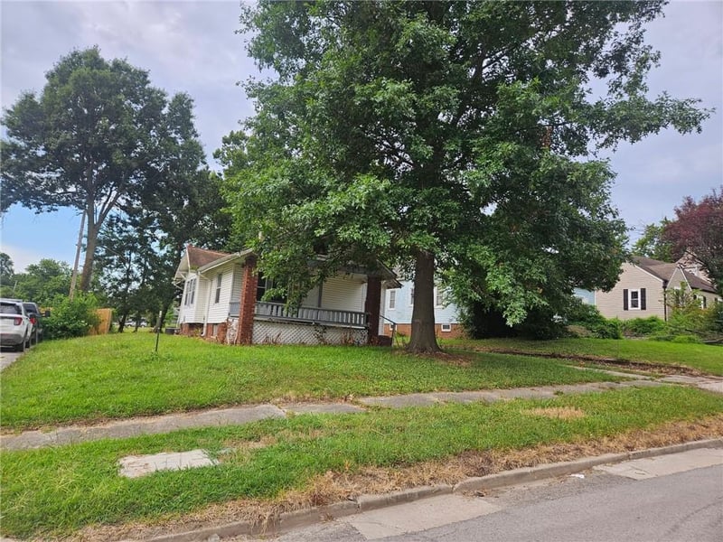 413 22nd St, Higginsville, MO 64037