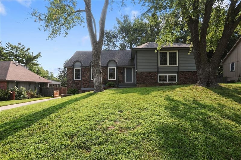 920 17th St, Blue Springs, MO 64015