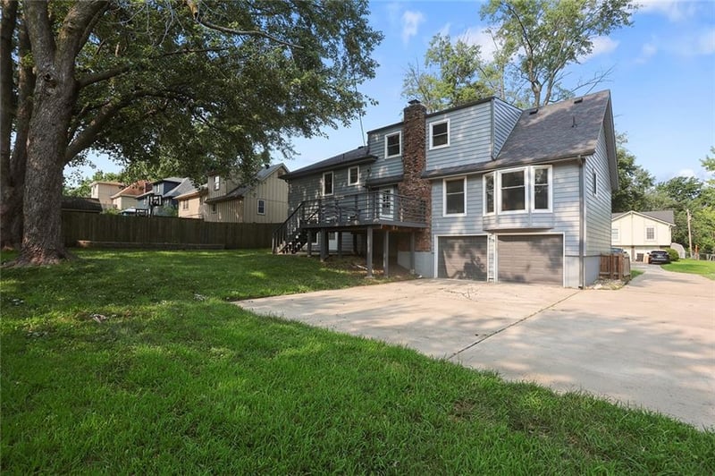 920 17th St, Blue Springs, MO 64015