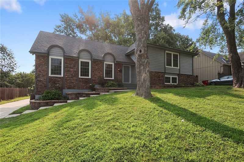 920 17th St, Blue Springs, MO 64015