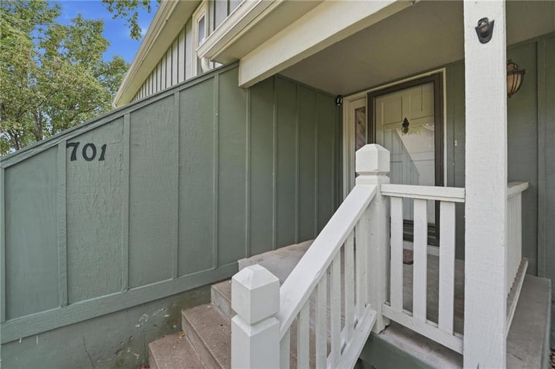 701 Burning Tree St, Lee's Summit, MO 64064